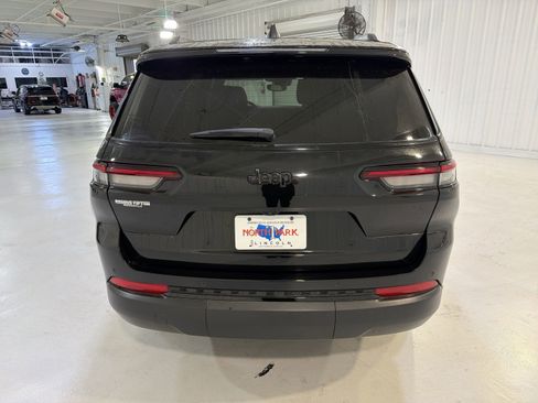 Used 2023 Jeep Grand Cherokee L Laredo image 28