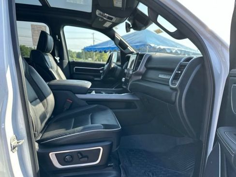 Used 2023 RAM 1500 Laramie AWD/4WD image 18