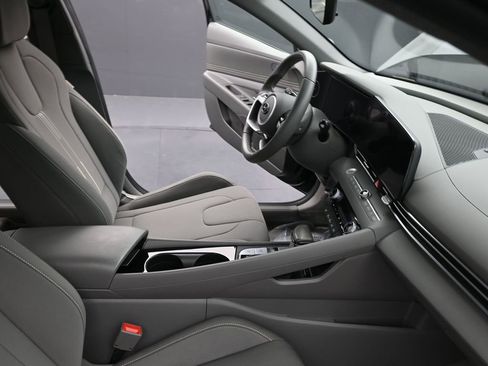 Used 2023 Hyundai Elantra SEL w/ Convenience Package image 18