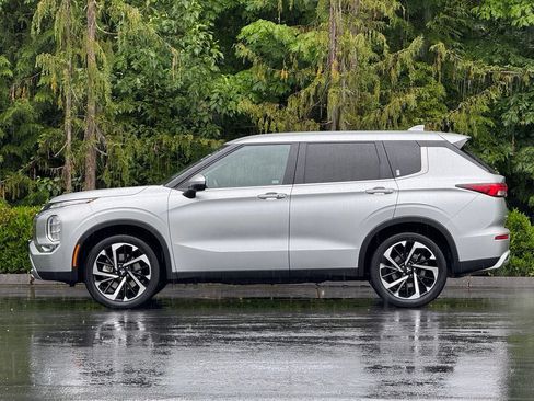 Used 2024 Mitsubishi Outlander SE Black Edition FWD image 3