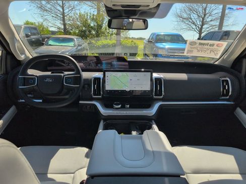 New 2026 Ford Expedition Platinum w/ Driver's Package image 8