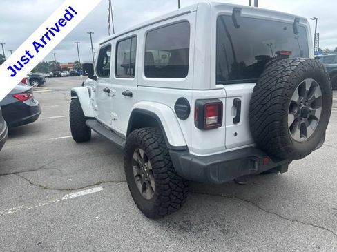 Used 2018 Jeep Wrangler Unlimited Sahara AWD/4WD image 5