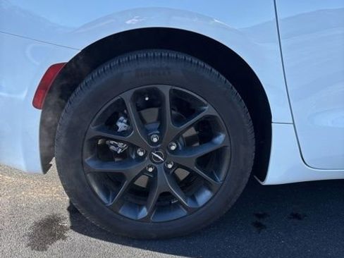 Used 2024 Chrysler Pacifica Limited w/ S Appearance Package image 31