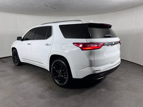 Used 2020 Chevrolet Traverse Premier w/ LPO, Blackout Package AWD/4WD image 3