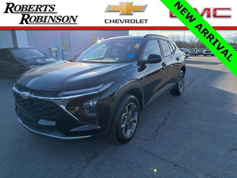 Used 2025 Chevrolet Trax LT w/ LT Convenience Package image 1