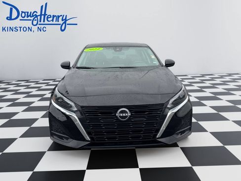 Used 2024 Nissan Altima 2.5 SV FWD image 8