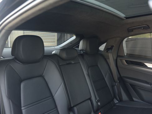 Certified 2025 Porsche Cayenne GTS AWD/4WD image 37