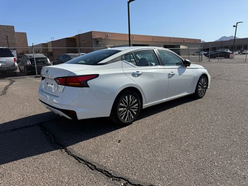 Used 2025 Nissan Altima 2.5 SV FWD image 5