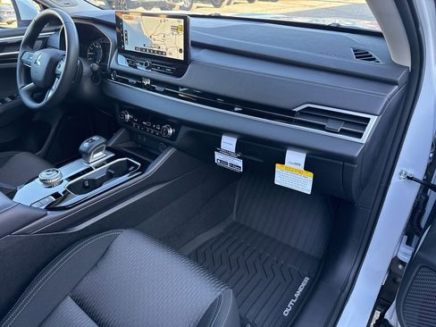 New 2026 Mitsubishi Outlander ES image 22