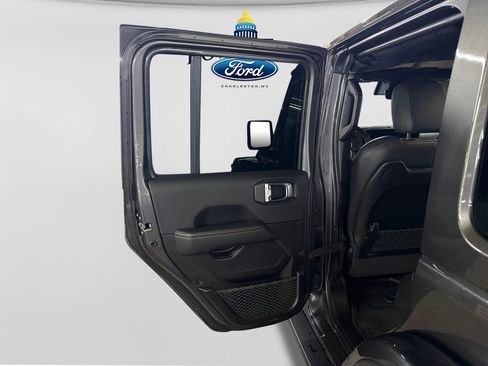 Used 2025 Jeep Wrangler Unlimited Rubicon 392 AWD/4WD image 19