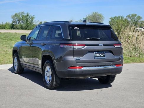 Used 2024 Jeep Grand Cherokee Laredo RWD image 5