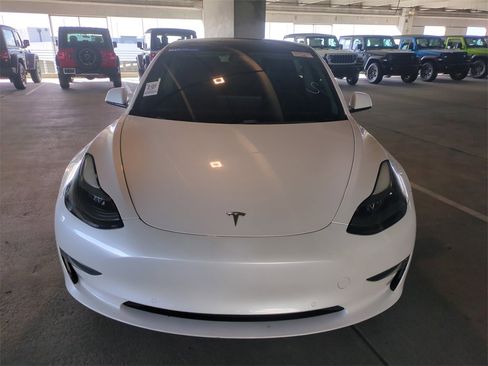 Used 2021 Tesla Model 3 Standard Range Plus image 3