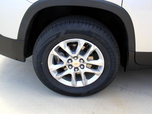 Used 2021 Chevrolet Traverse LS image 29