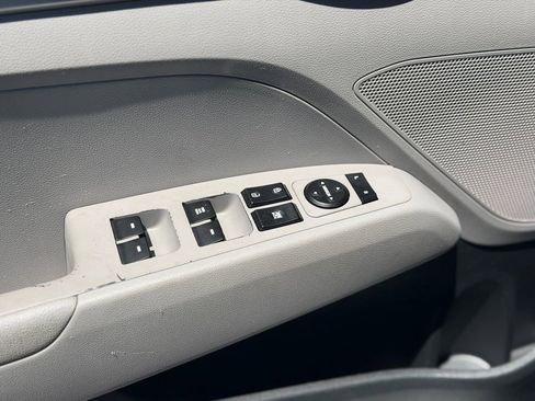 Used 2019 Hyundai Elantra SE FWD image 23