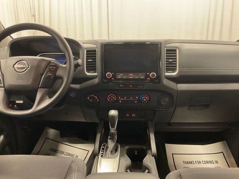 Used 2024 Nissan Frontier SV AWD/4WD image 2
