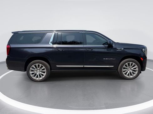Used 2024 GMC Yukon XL Denali w/ Advanced Technology Package AWD/4WD image 9