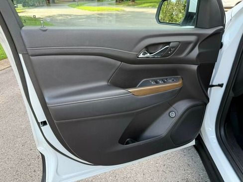 Used 2023 GMC Acadia SLE w/ Driver Convenience Package FWD image 15