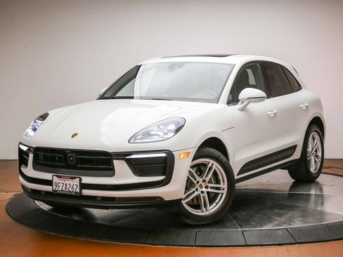 Certified 2023 Porsche Macan AWD/4WD image 1