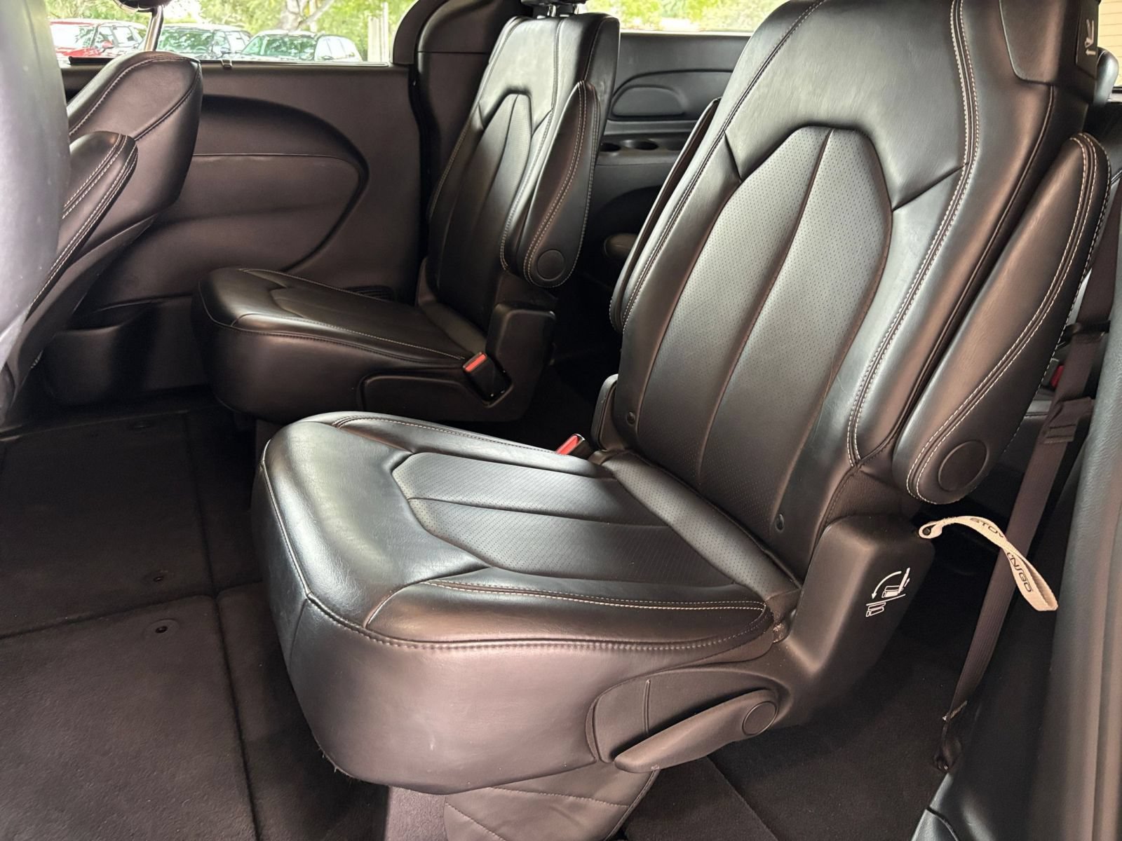 Used 2025 Chrysler Pacifica Select FWD image 26