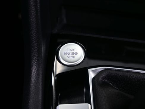 Used 2023 Volkswagen Taos SE w/ Panoramic Sunroof Package image 23