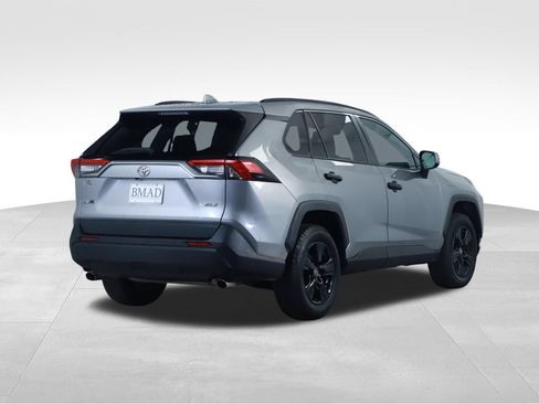 Used 2020 Toyota RAV4 XLE w/ Convenience Package FWD image 12