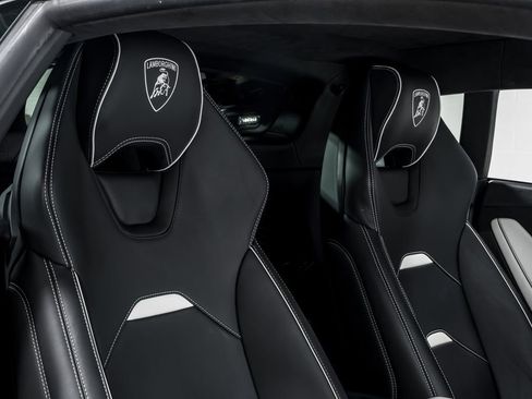 Used 2020 Lamborghini Huracan EVO RWD image 34