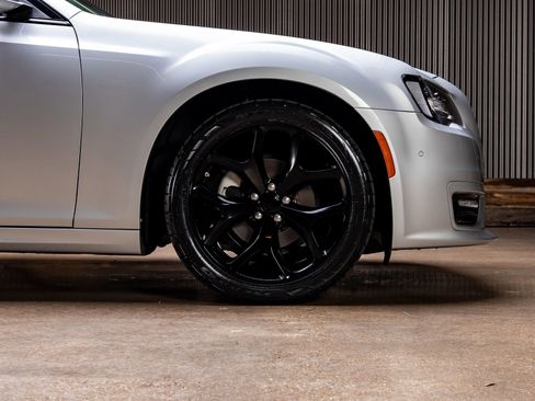 Used 2023 Chrysler 300 Touring L w/ Comfort Group RWD image 11