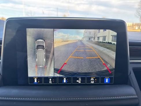 Used 2023 Chevrolet Tahoe Premier w/ Premium Package image 15