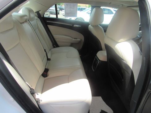 Used 2020 Chrysler 300 Touring L w/ 300 Premium Group AWD/4WD image 13