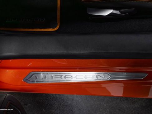 Used 2021 Lamborghini Huracan EVO image 24