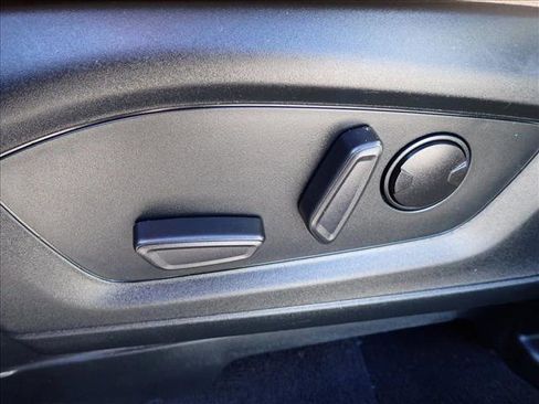 Used 2023 Ford Explorer Limited image 14