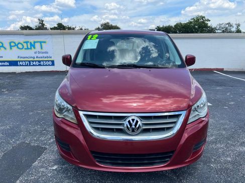 Used 2012 Volkswagen Routan SEL FWD image 3