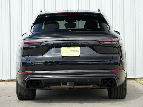 Used 2021 Porsche Cayenne Turbo S image 11