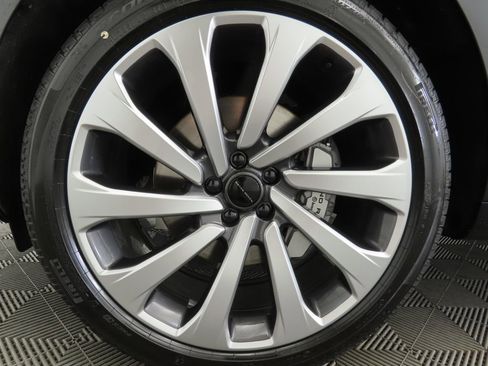 New 2026 Land Rover Range Rover Long Wheelbase SE image 30