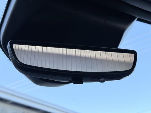 Used 2021 Cadillac Escalade Premium Luxury image 19