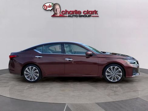 Used 2024 Nissan Altima 2.5 SL FWD image 6