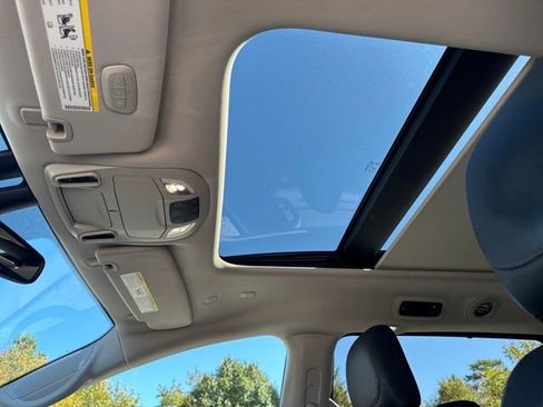 Used 2020 Chrysler Pacifica Touring-L Plus w/ Tire & Wheel Group image 21