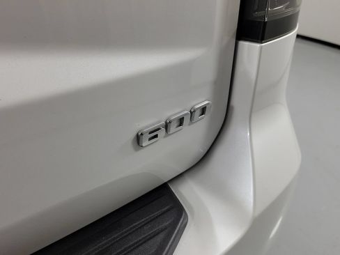 Used 2024 Cadillac Escalade Premium Luxury RWD image 6