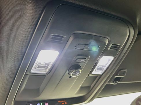 Used 2022 Chevrolet Suburban Z71 AWD/4WD image 20