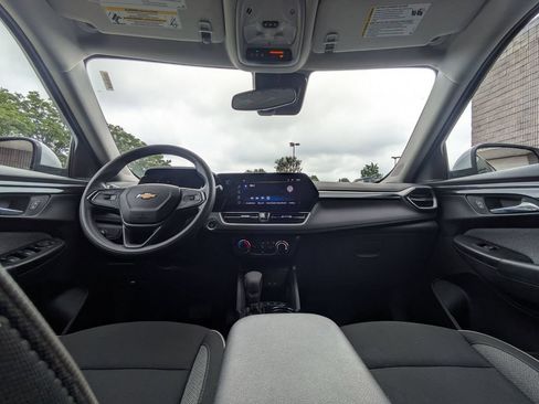 Used 2025 Chevrolet TrailBlazer LT AWD/4WD image 25