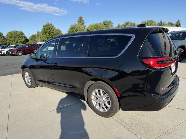 Used 2026 Chrysler Pacifica Select FWD image 6