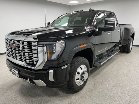 Used 2025 GMC Sierra 3500 Denali AWD/4WD image 4