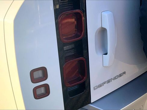 Used 2023 Land Rover Defender 130 S image 28