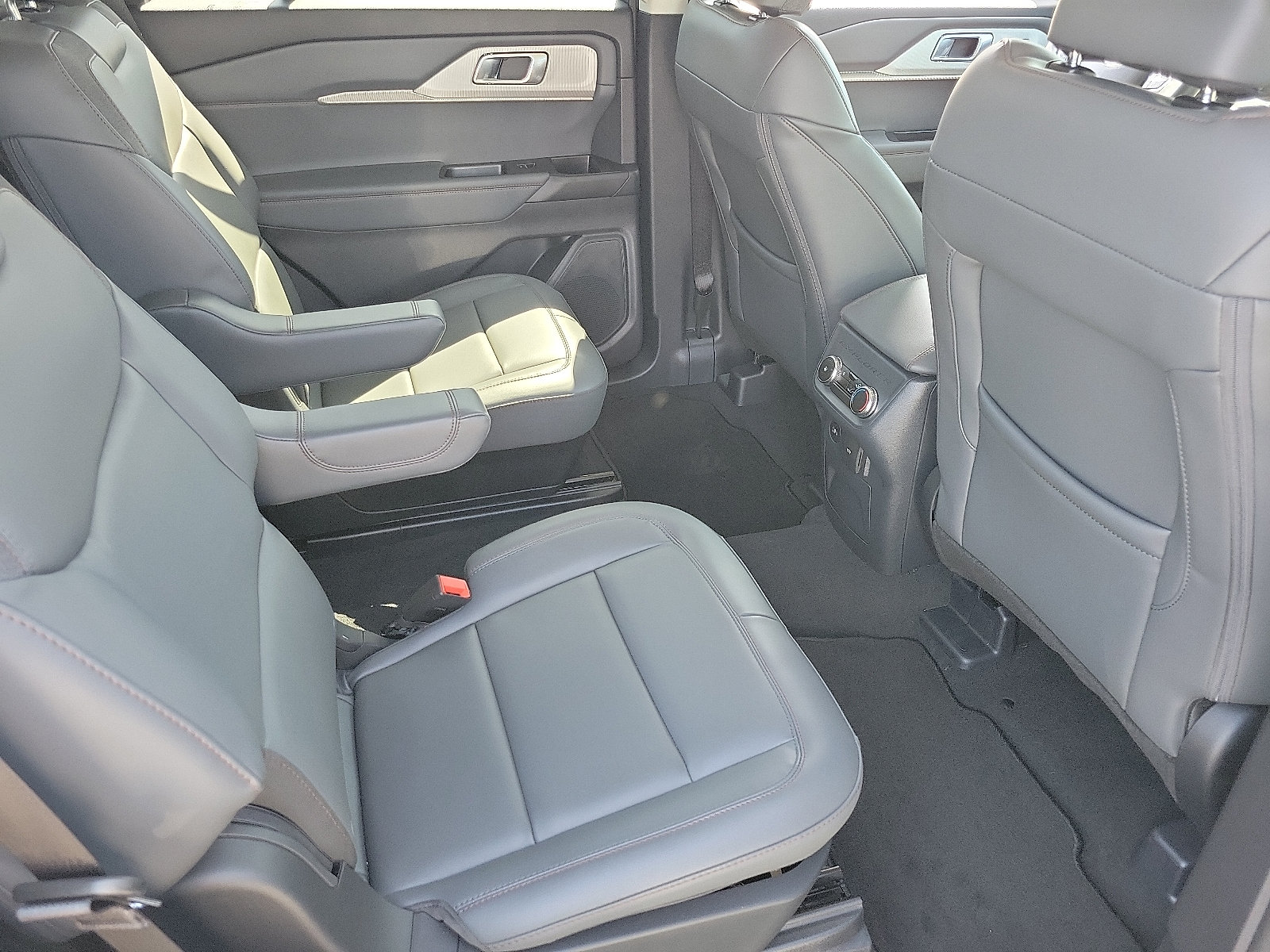 Used 2026 Ford Explorer Active w/ Active Comfort Package RWD image 20