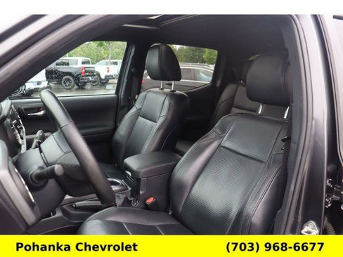 Used 2019 Toyota Tacoma TRD Sport AWD/4WD image 23