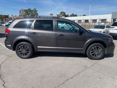 Used 2018 Dodge Journey SE w/ Connectivity Group image 4