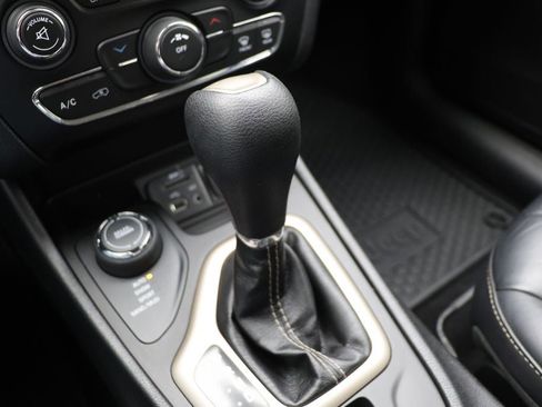 Used 2017 Jeep Cherokee Latitude w/ True North Edition image 25