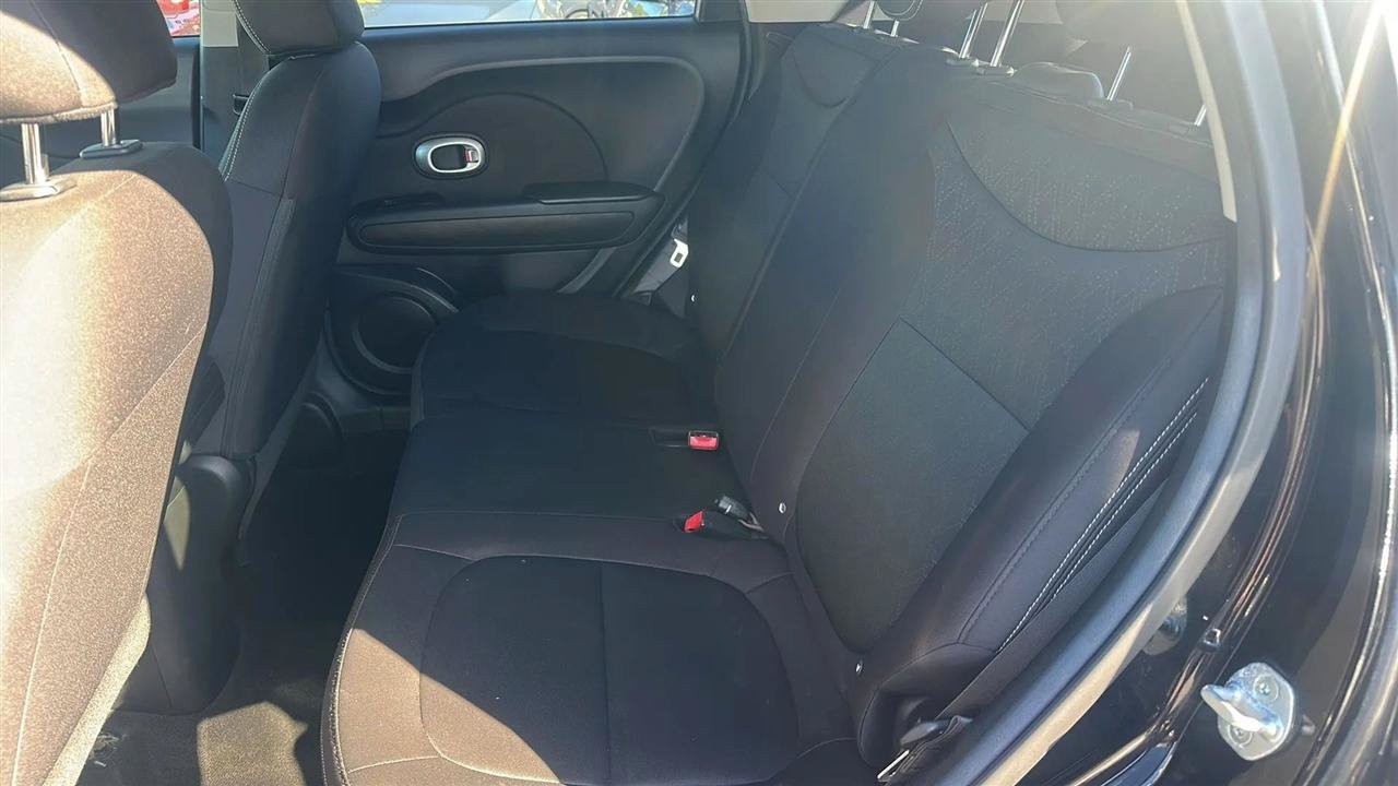 Used 2015 Kia Soul FWD image 23
