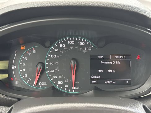 Used 2022 Chevrolet Trax LT w/ LT Convenience Package FWD image 29
