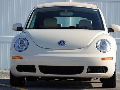 Used 2008 Volkswagen Beetle SE FWD image 31